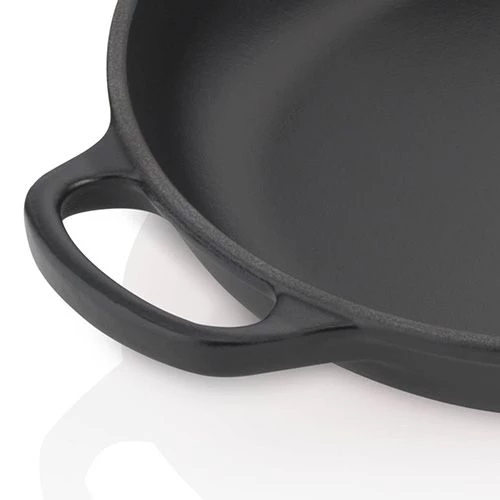 Le Creuset Signature Satin Black Cast Iron 23cm Skillet 5 Le Creuset Signature Satin Black Cast Iron 23cm Skillet - Image 3