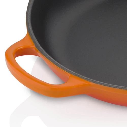 Le Creuset Signature Volcanic Cast Iron 23cm Skillet 5 Le Creuset Signature Volcanic Cast Iron 23cm Skillet - Image 3
