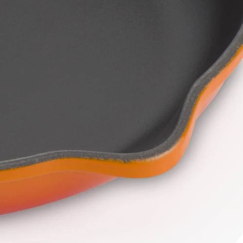 Le Creuset Signature Volcanic Cast Iron 23cm Skillet 6 Le Creuset Signature Volcanic Cast Iron 23cm Skillet - Image 4