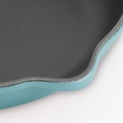 Le Creuset Signature Teal Cast Iron 23cm Skillet -POTS & PANS Sales 2022 201822317 LC Cast Iron Skillet Teal 2