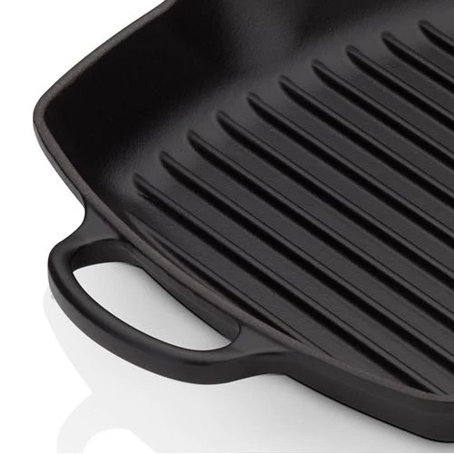 Le Creuset Signature Satin Black Cast Iron 26cm Square Grillit 4 Le Creuset Signature Satin Black Cast Iron 26cm Square Grillit - Image 2