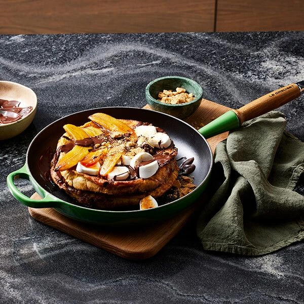 Le Creuset Signature Bamboo Cast Iron 28cm Frying Pan 9 Le Creuset Signature Bamboo Cast Iron 28cm Frying Pan - Image 7