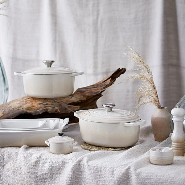 Le Creuset Signature Meringue Cast Iron 27cm Oval Casserole 8 Le Creuset Signature Meringue Cast Iron 27cm Oval Casserole - Image 6