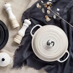 Le Creuset Signature Meringue Cast Iron 30cm Shallow Casserole 13 Le Creuset Signature Meringue Cast Iron 30cm Shallow Casserole -POTS & PANS Sales 2022 21180307164430 Le Creuset Signature Cast Iron Shallow Casserole 30cm Meringue 5