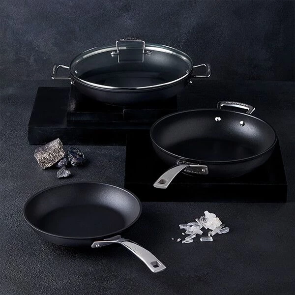 Le Creuset Toughened Non-Stick 28cm Deep Frying Pan 8 Le Creuset Toughened Non-Stick 28cm Deep Frying Pan - Image 6