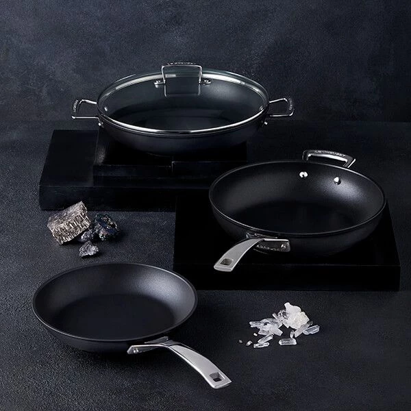 Le Creuset Toughened Non-Stick 28cm Shallow Casserole 8 Le Creuset Toughened Non-Stick 28cm Shallow Casserole - Image 6