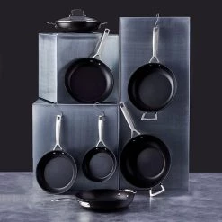 Le Creuset Toughened Non-Stick 26cm Shallow Frying Pan -POTS & PANS Sales 2022 51112260010001 Le Creuset TNS 26cm Shallow Frying Pan 5