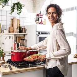 KitchenAid Steel Core Enamel Empire Red Casserole 20cm With Lid -POTS & PANS Sales 2022 CC003267 001 KitchenAid Steel Core Enamel Covered Casserole 20cm Empire Red 4