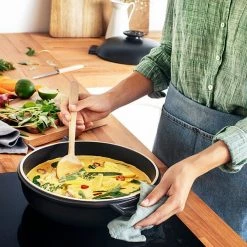 Emile Henry Slate Delight Braiser 2.5L 11 Emile Henry Slate Delight Braiser 2.5L -POTS & PANS Sales 2022 EH776625 Emile Henry Delight Braiser 2 5L Matt Black 4