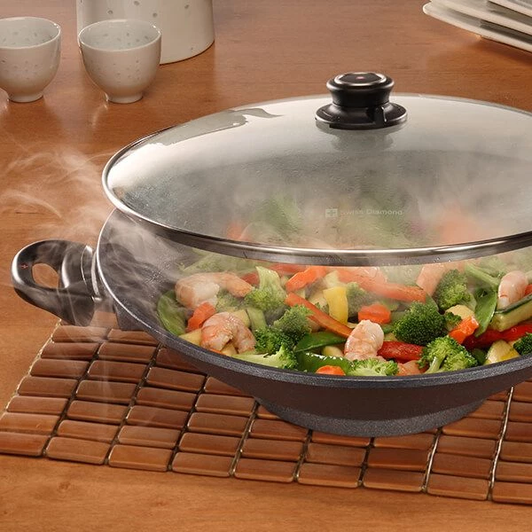 Swiss Diamond XD Induction 36cm Wok With Lid & Tempura Rack 8 Swiss Diamond XD Induction 36cm Wok With Lid & Tempura Rack - Image 6